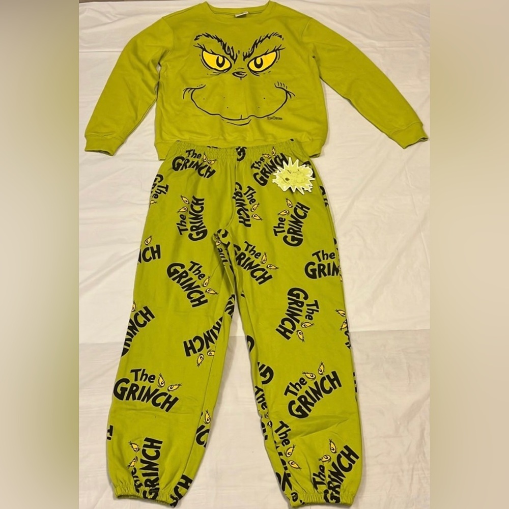 The Grinch Green Sweater & Sweat Pants Set Ladies Size Medium